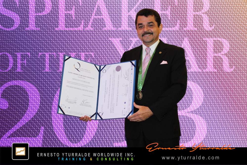 Ernesto Yturralde Tagle galardonado como conferencista internacional y facilitador de Team Building