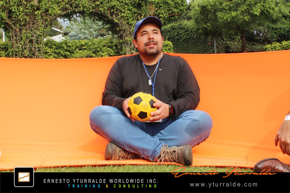 Team Building LATAM con talleres outdoor de cuerdas bajas para organizaciones