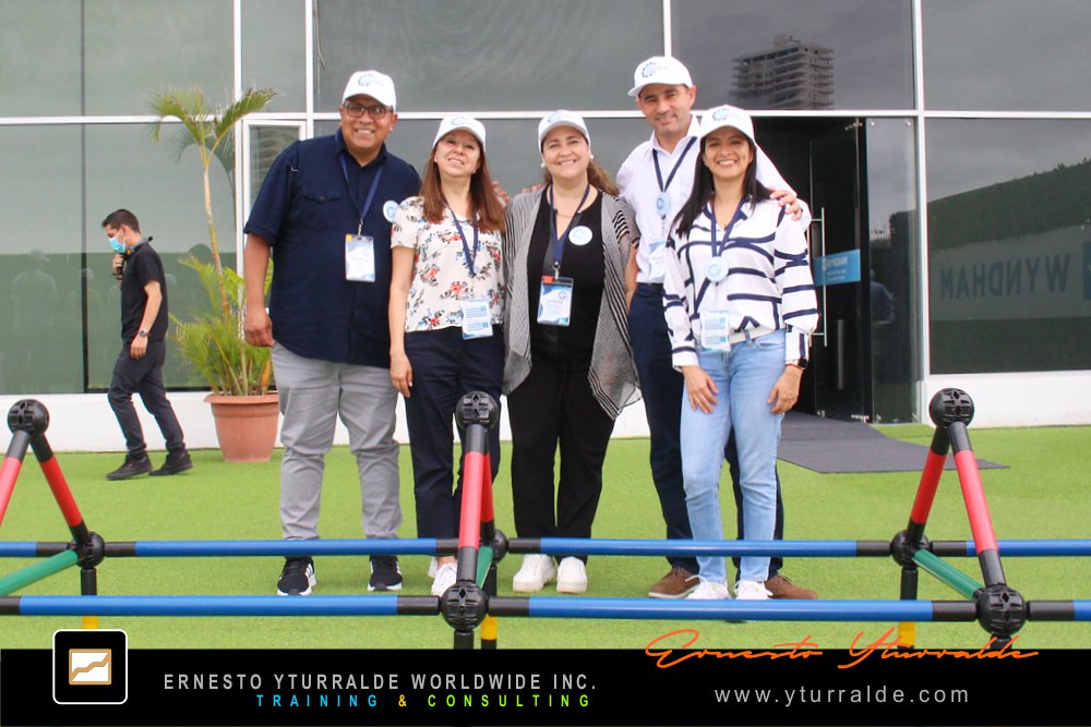Team Building LATAM para trabajo en equipo y liderazgo en cuerdas bajas