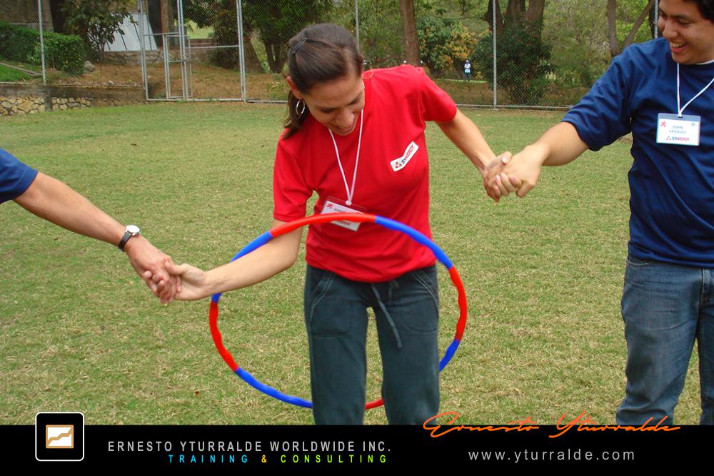 Team Building organizacional para fortalecer equipos de trabajo en Latinoamérica