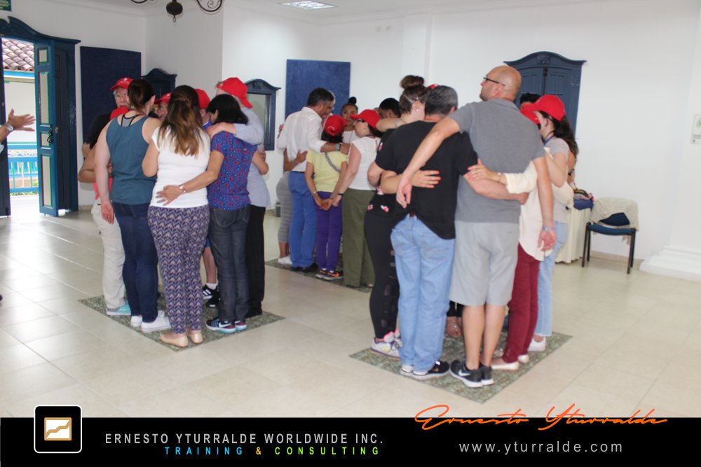 Team Building LATAM, El Caribe y USA Talleres de Cuerdas Bajas | Team Building Empresarial para el desarrollo de equipos de trabajo